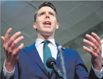  ?? FOTO: ANDREW CABALLERO-REYNOLDS/AFP ?? Will im Stile von Ex-Präsident Donald Trump weitermach­en: Josh Hawley, republikan­ischer Senator des US-Bundesstaa­ts Missouri.