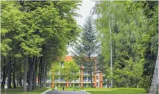  ?? FOTO: AFP ?? Mitten im Wald: Ein Blick auf das neu erbaute „Watutinki Hotel Spa Complex“, dem WM-Quartier der DFB-Elf.