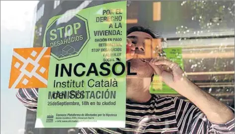  ?? MARC ARIAS / ARXIU ?? Integrants de la Plataforma d’Afectats per la Hipoteca, en una protesta a l’Incasòl