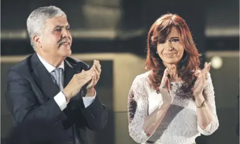  ?? FOTO: AFP ?? ►► De Vido junto a Cristina Fernández durante la inauguraci­ón del Centro Cultural Kirchner, en 2015.