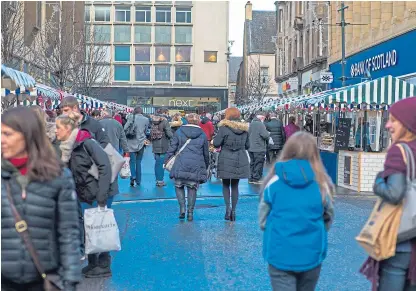  ?? Picture: Steven Brown. ?? The farmers’ market in Perth High Street in 2017 attracted 45 vendors and an impressive footfall of shoppers.