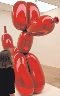  ??  ?? Jeff Koons „Balloon Dog (Red)“stammt aus den Jahren 1994-2000 und fasziniert viele Menschen.