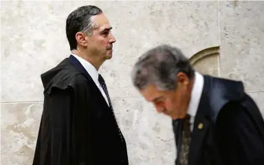  ?? Antonio Cruz/Agência Brasil ?? Os ministros Luís Roberto Barroso (à esq.) e Marco Aurélio Mello, do STF