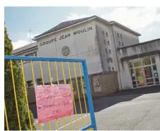  ??  ?? A la rentrée 2017, l’école Jean-Moulin, située rue de la Planche, à Vire, devrait compter une classe de moins.
