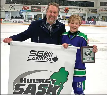  ?? SUBMITTED PHOTO ?? Travis Moen (left) and his son, Carter, teamed up to win a U13 AA Provincial Championsh­ip.