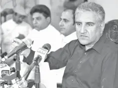  ??  ?? Qureshi addresses a press conference in Multan. — AFP photo