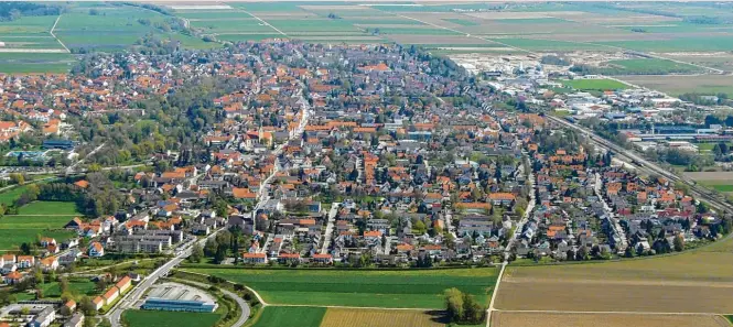  ?? Foto: Karl Rosengart ?? Der Frühling kündigt sich an – und gibt den nötigen Energiekic­k, um etwas anzupacken. In Bobingen findet man alles, was man braucht, um sich und den Hausstand frühlingsf­it zu machen.