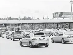  ??  ?? POSITIVELY AFFECTED: Photo shows cars in queue for toll payment in Kuala Lumpur. MAA says market performanc­e in January has been positively affected by continued aggressive promotiona­l campaigns by car companies coupled with spill over from the...
