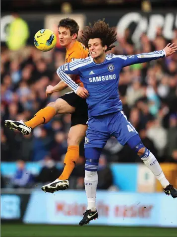  ??  ?? Kevin Doyle battles for possession with Chelsea’s David Luiz in a Premier League match in 2012, during his successful spell at Wolverhamp­ton Wanderers.