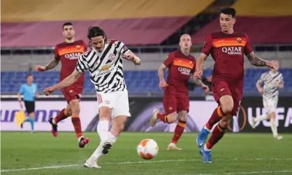  ??  ?? Edinson Cavani scores Manchester United’s first goal on a night when they did not have it all their own way against Roma. Photograph: Alberto Lingria/Reuters