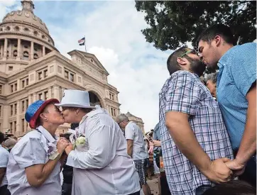  ??  ?? la celebració­n de parejas en 2015, frente al capitolio, en Austin
