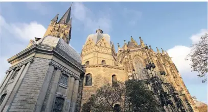  ?? FOTO: DPA ?? Der Aachener Dom besteht aus mehreren Teilbauten und gehört zu den wichtigste­n sakralen Bauwerken in Nordrhein-westfalen.