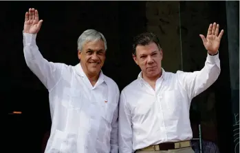  ?? /ARCHIVO ?? Santos (d) dijo que Piñera (i) lo llamó para ofrecer a Chile como sede de los diálogos con el ELN.