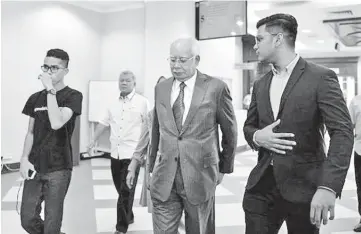  ??  ?? Najib arriving at the Kuala Lumpur Court Complex yesterday to attend the case management of the SRC Internatio­nal money laundering case.