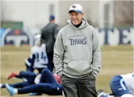  ?? [AP PHOTO] ?? Tennessee Titans defensive coordinato­r Dick LeBeau, pictured, will take on New England coach Bill Belichick in a battle of NFL mastermind­s this weekend in an AFC playoff game.