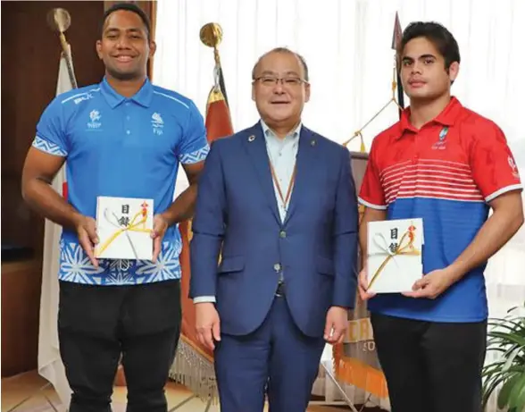  ?? Photo: Fiji Judo ?? Tevita Takayawa (left) and his Ryutsu Keizai University team mate from Guam Joshter Andrew (right) paid a courtesy call to the Ryugasaki City Mayor Mr. Kazuo Nakayama.