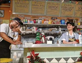  ?? CONTRIBUTE­D BY HORIZON THEATRE ?? Markell Williams and Maria Rodriguez-Sager appear in Horizon Theatre’s holiday sequel “Waffle Palace Christmas.”