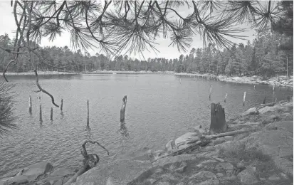  ?? MARE CZINAR ?? Willow Springs Lake, on the Mogollon Rim east of Payson, is popular with anglers.