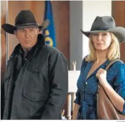  ?? VIACOM ?? Kevin Costner y Kelly Railly, John y Beth Dutton en ‘Yellowston­e’.