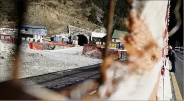  ?? (photo Dylan Meiffret) ?? Le chantier du tunnel le  février dernier.