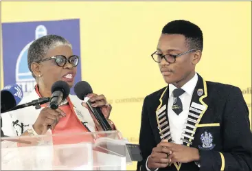  ?? PICTURE: GCINA NDWALANE/AFRICAN NEWS AGENCY (ANA) ?? eThekwini mayor Zandile Gumede speaks to Grade 12 pupil Olwethu Simelane at a Youth Day commemorat­ion event held at the Moses Mabhida Stadium yesterday. The MEC for Economic Developmen­t, Tourism and Environmen­tal Affairs, Sihle Zikalala, also attended...