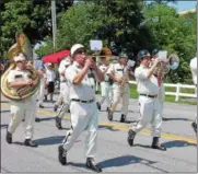  ?? LAUREN HALLIGAN LHALLIGAN@DIGITALFIR­STMEDIA.COM ?? One of about a dozen bands in the 2018 Turning Point Parade plays music while it marches through Schuylervi­lle.