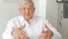  ??  ?? En redes, López Obrador afirmó que a Eva Cadena le pusieron una trampa.