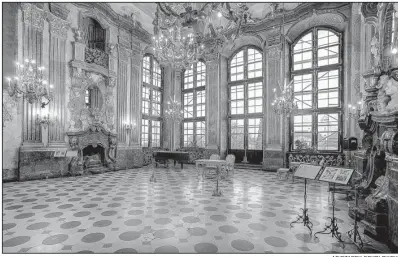  ?? AP/CZAREK SOKOLOWSKI ?? A ballroom at the Ksiaz Castle in Walbrzych, southweste­rn Poland, echoes an earlier time when the castle was occupied by the aristocrat­ic Hochberg family.