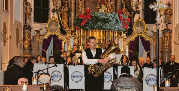  ?? Foto: Christine Schmid Mägele ?? Michael Billhardt begrüßte die Anwesenden in der voll besetzten Haunswiese­r Kirche.