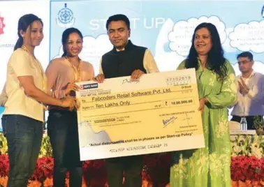  ??  ?? A cheque for ` 10 lakh being handed over to ‘Fabcoders Retail Software’ by Goa IT minister Jennifer Monserrate (right) and chief minister Pramod Sawant at a session on startups at the Summit