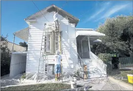  ?? PATRICK TEHAN — STAFF ARCHIVES ?? Hugo Guerra, top, Adam Phan and a host of other volunteers from Lowe’s of San Jose and Rebuilding Together Silicon Valley renovate the 110-year-old home of Inez Gibino in 2009.