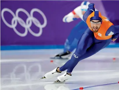  ?? AP ?? Kjeld Nuis (front) and Mika Poutala compete during the men’s 1,000 metres speedskati­ng race at the Gangneung Oval at the 2018 Winter Olympics in Gangneung on Friday. —