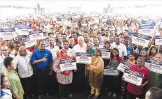  ??  ?? Prime Minister Datuk Seri Najib Tun Razak (centre) with members of the Indian community at the launching of the Indian Community Special Investment Scheme (SPKMI) in the Bottom 40 (B40) yesterday. - Bernama photo