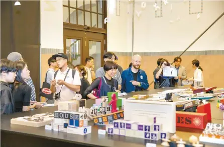  ?? Courtesy of Typojanchi ?? Visitors look around the “Sundries” section of the 2019 Typojanchi: Internatio­nal Typography Biennale at Culture Station Seoul 284 last week.