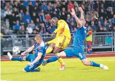  ??  ?? DIABLO. Romelu Lukaku anotó ayer un doblete ante Islandia.