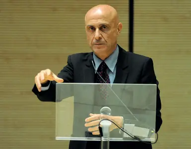  ??  ?? A Treviso Ieri il ministro dell’Interno Marco Minniti si è confrontat­o con i sindaci all’auditorium Appiani. Erano presenti 56 amministra­tori locali