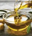  ?? Foto: stock.adobe.com ?? Olivenöl kann bis auf 180 Grad erhitzt werden.