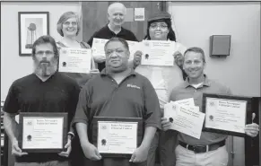  ?? News-Times/Jim Lemon ?? Award winners: El Dorado News-Times staff members display awards won at the Arkansas Press Associatio­n’s 2014 Super Convention held recently in Hot Springs. They are, front row left to right: Jim Patterson, news editor; Tony Burns, sports editor; and...