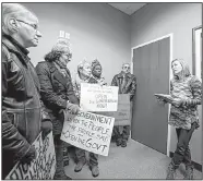  ?? Arkansas Democrat-Gazette/MITCHELL PE MASILUN ?? Sherry Flippo, Constituen­t Services Representa­tive for U.S. Sen. John Boozman, R.-Ark., listens to what concerned citizens have to say about the government shutdown on Friday at the senator’s Little Rock office.