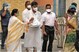  ?? — PRITAM BANDYOPADH­YAY ?? West Bengal chief minister Mamata Banerjee distribute­s free rations to needy people during a Covid-induced lockdown in Kolkata on Thursday.