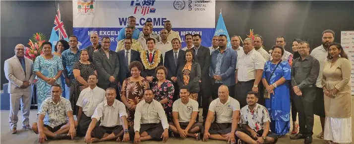  ?? ?? Universal Postal Union Director General, His Excellency, Masahiko Metoki with Post Fiji Staff at the Grand Pacific Hotel on Monday, May 22..