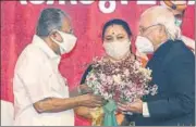  ?? PTI ?? Governor Arif Mohammad Khan presents a flower bouquet to Pinarayi Vijayan after he takes oath as the CM of Kerala in Thiruvanan­thapuram on Thursday