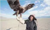 ??  ?? Γητευτής γερακιών στη Μογγολία.