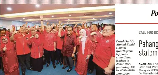  ?? PIC BY MOHD AZREN JAMALUDIN ?? Datuk Seri Dr Ahmad Zahid Hamidi (fourth from left) with state Umno leaders in Johor Baru yesterday.