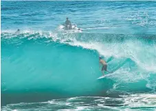  ?? Picture: GLENN HAMPSON ?? One of the many surfers at Kirra yesterday grabs himself a barrel.