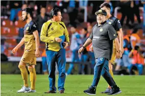  ??  ?? Maradona salió molesto de La Corregidor­a