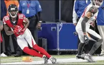  ?? BOB ANDRES / ROBERT.ANDRES@AJC.COM ?? Calvin Ridley scores the Falcons’ final touchdown in Sunday’s loss to Tampa Bay at Mercedes-Benz Stadium.