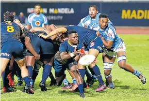  ?? Picture: GALLO IMAGES ?? FEEDING: Yomelela Keswa of Madibaz passes the ball off the back of a scrum during the Varsity Shield rugby match against CPUT at the Madibaz Stadium on Monday.