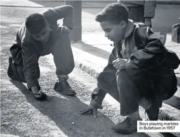  ??  ?? Boys playing marbles in Butetown in 1957