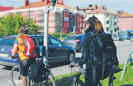  ?? FOTO: LEIF OLDENBURG ?? DRABBAD. Frösundale­den drabbades av 13 cykelolyck­or 2014.